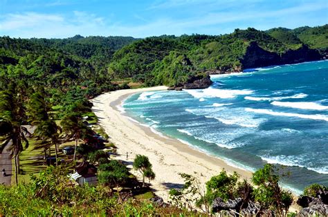 Pantai Teleng Ria Beach Resort: Destinasi Wisata Pantai Tersembunyi di Kabupaten Pacitan, Jawa Timur